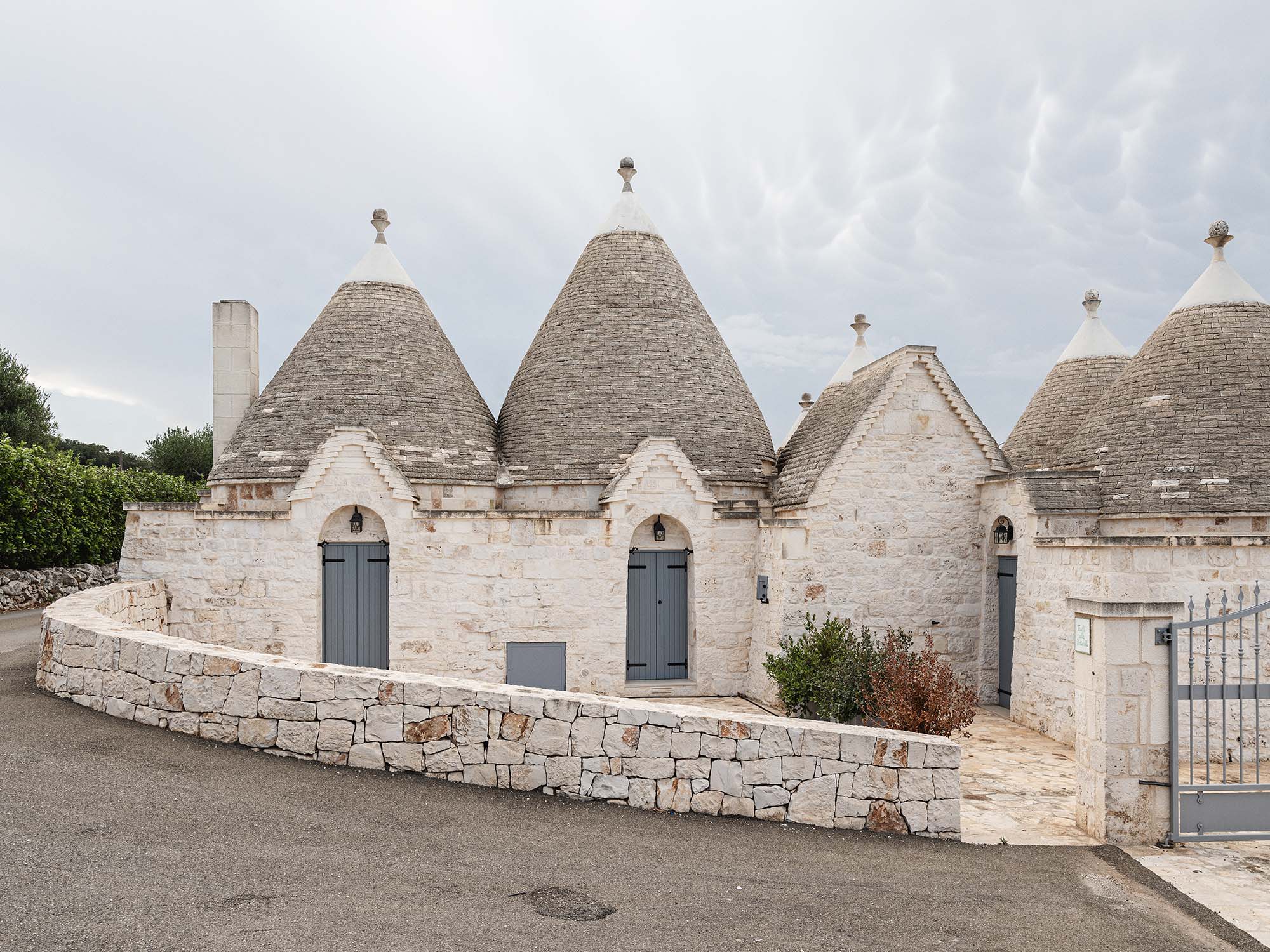 Trulli Fontanella_vista esterna scurone Rustiko