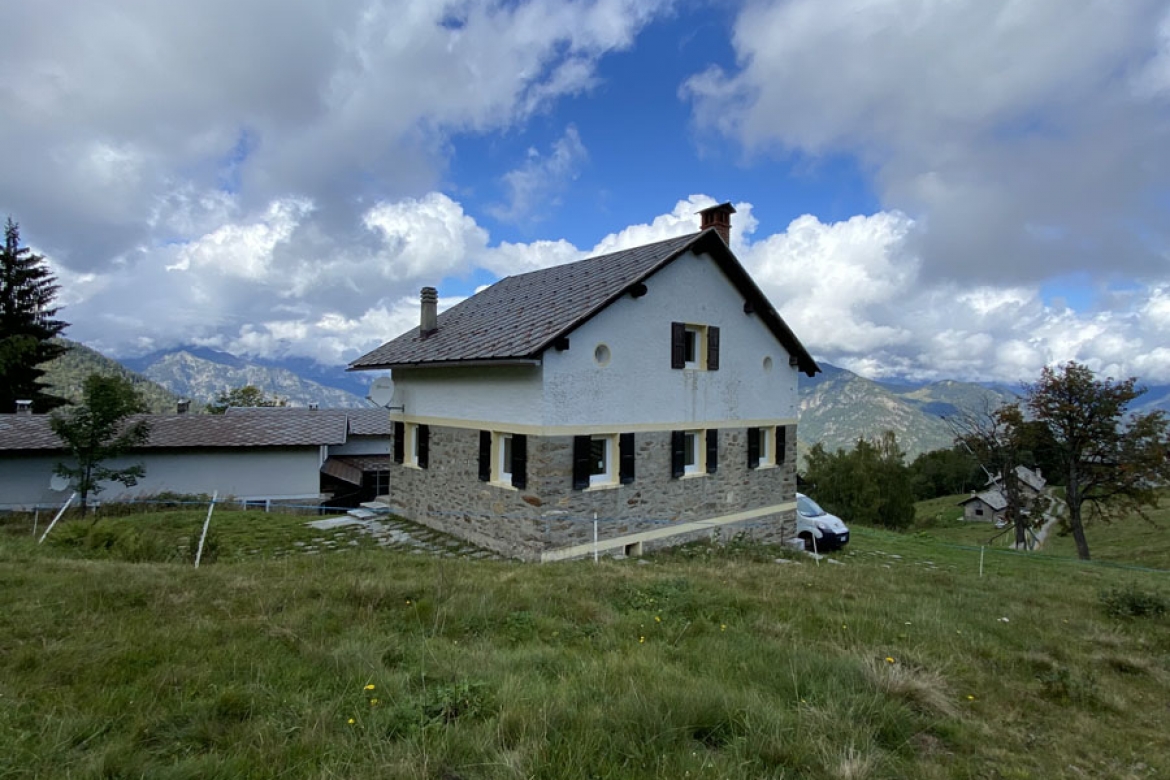 SERRAMENTI IN PVC in Valsesia ad Alpe di Mera