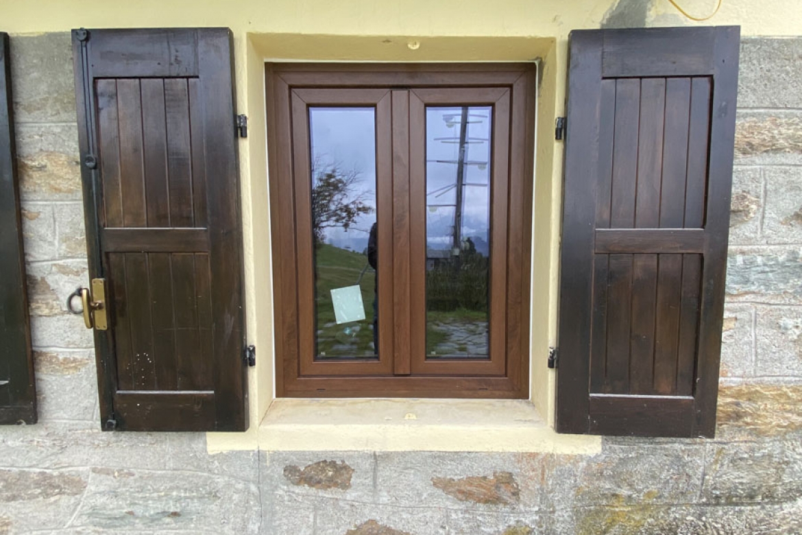 SERRAMENTI IN PVC in Valsesia ad Alpe di Mera