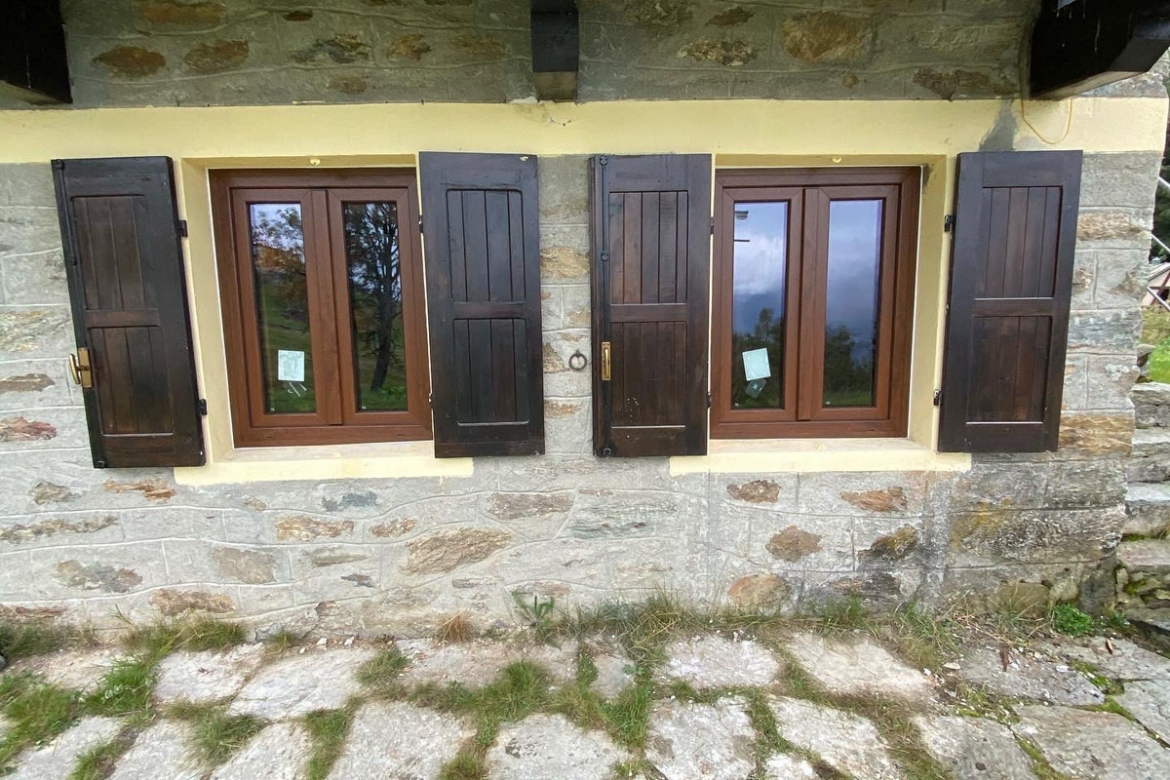 SERRAMENTI IN PVC in Valsesia ad Alpe di Mera