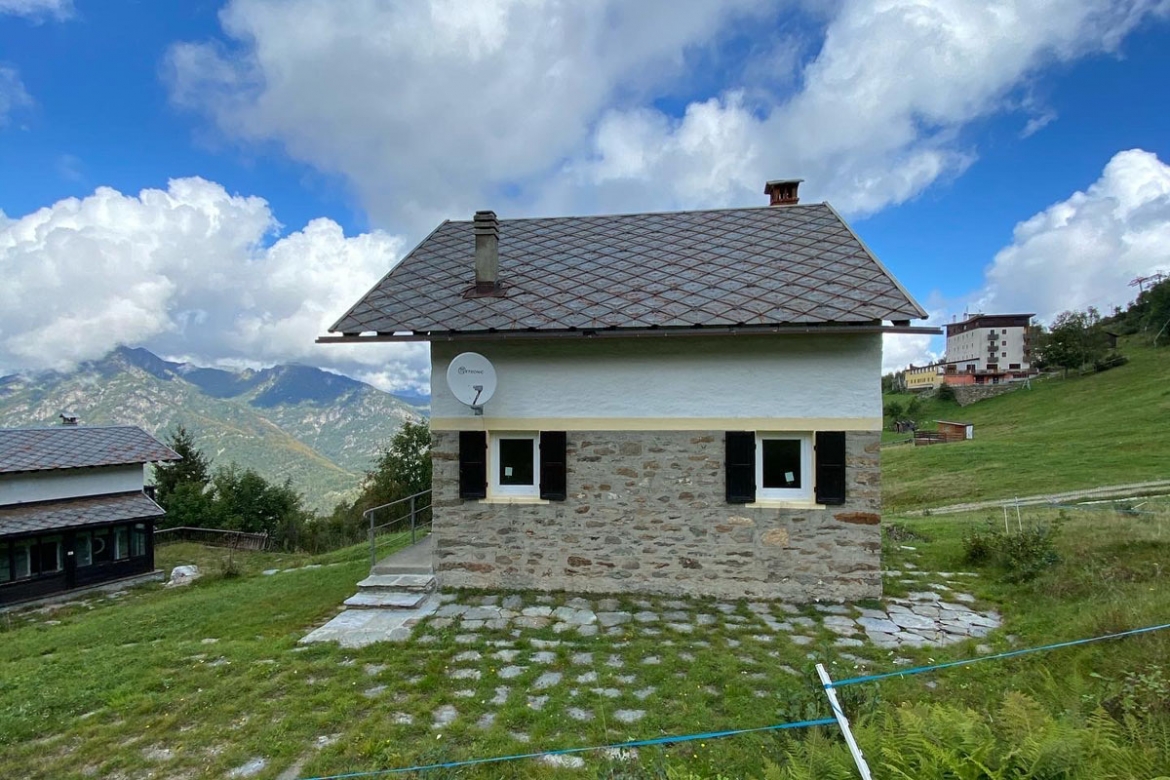 SERRAMENTI IN PVC in Valsesia ad Alpe di Mera