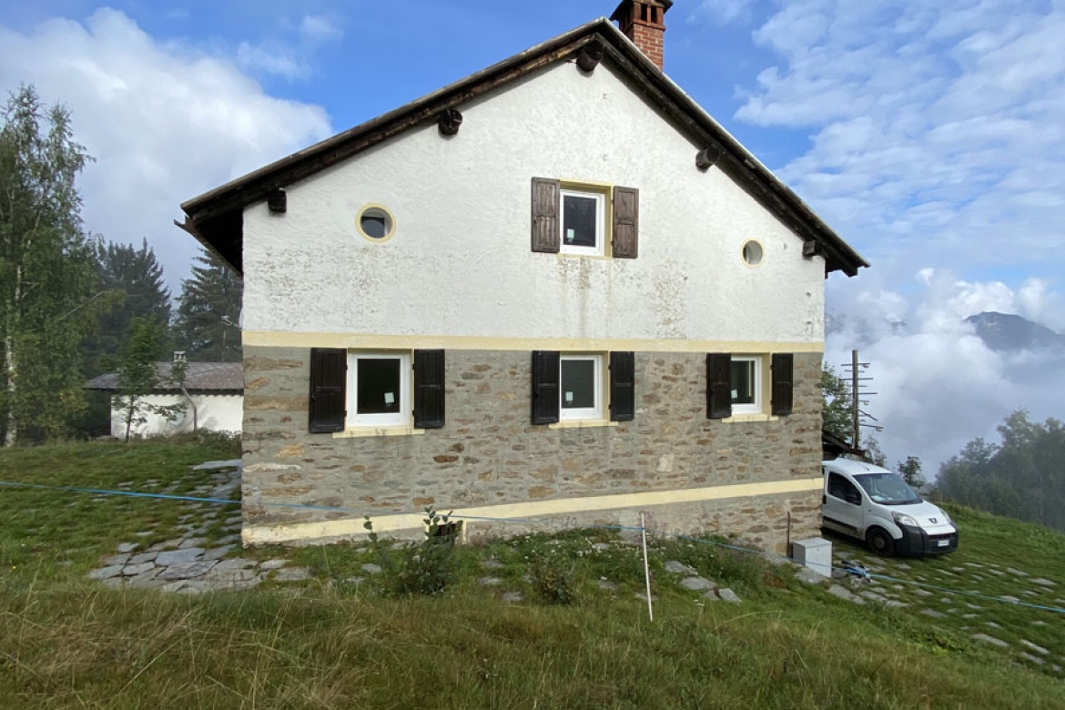 SERRAMENTI IN PVC in Valsesia ad Alpe di Mera