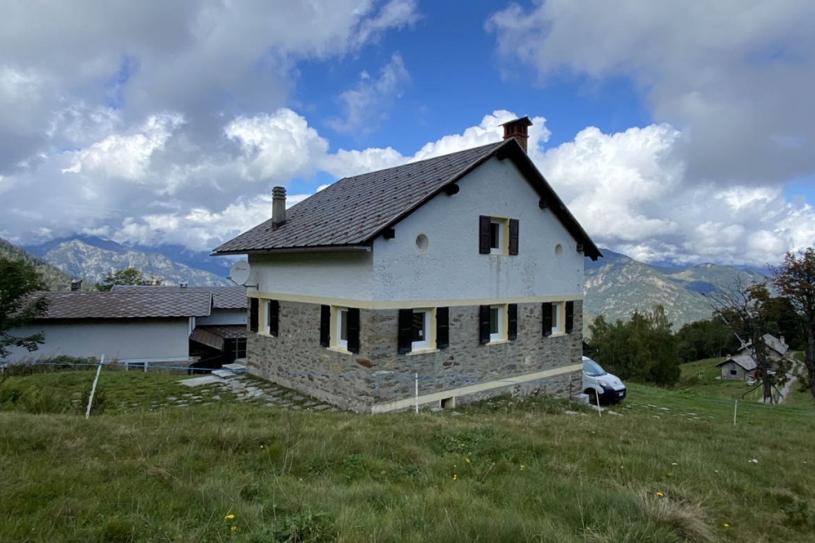 SERRAMENTI IN PVC in Valsesia ad Alpe di Mera